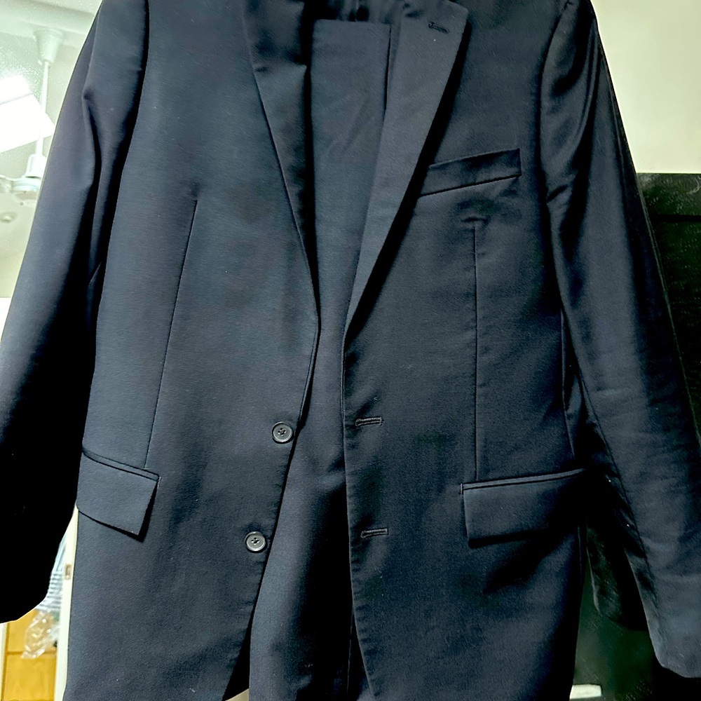 Ryan Seacrest Distinction men’s black suit